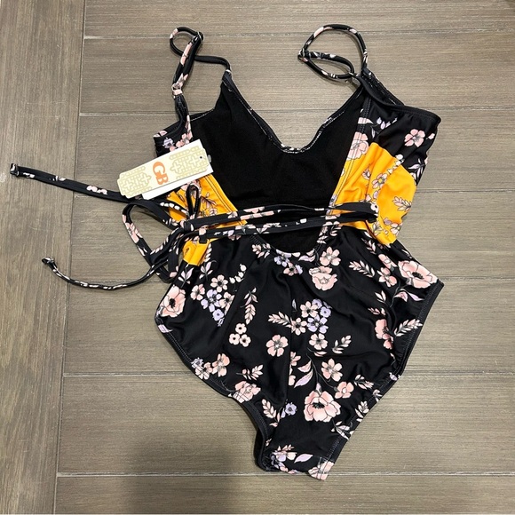 GB - Gianni Bini Swimsuit - Picture 6 of 7